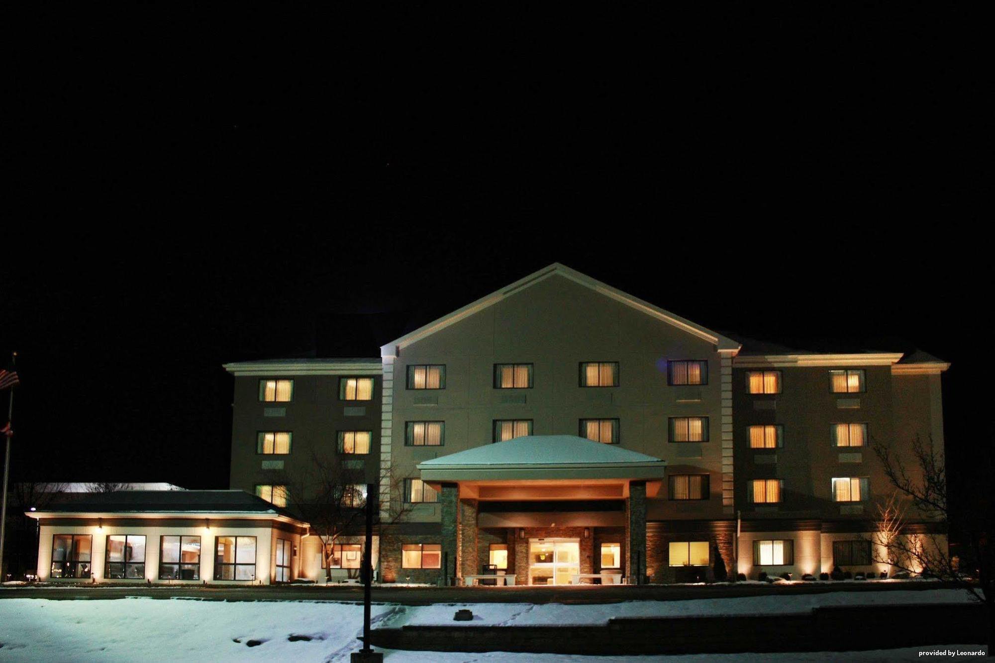 Comfort Inn & Suites Copley Akron Экстерьер фото