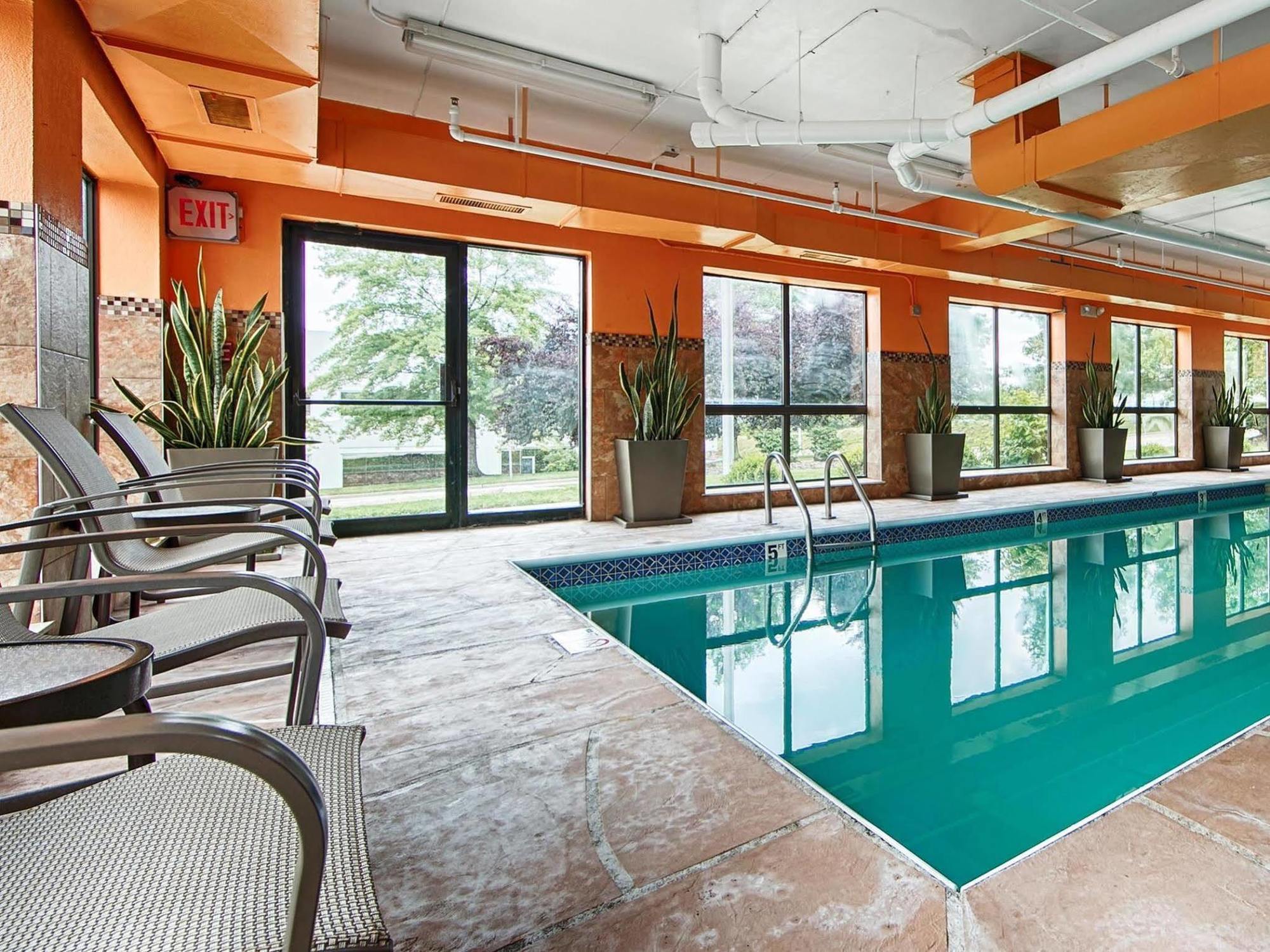 Comfort Inn & Suites Copley Akron Экстерьер фото